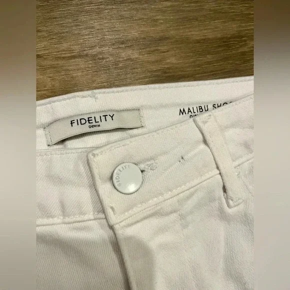 NWT Fidelity Denim Malibu Short Girlfriend Shorts Size 24